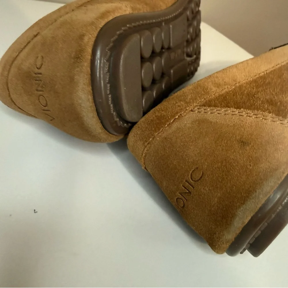 Vionic Hilo‎ Suede Driving Loafer Slip On Moccasin Tan/Camel & Brown Women's 7